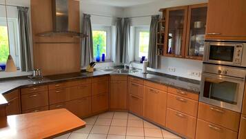 Réfrigérateur, micro-ondes, four, lave-vaisselle