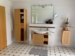 Unclassified image, 2 of 24, button