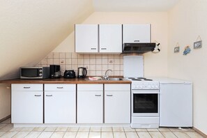 Køleskab, mikrobølgeovn, ovn