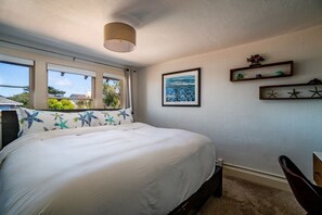2 bedrooms, iron/ironing board, Internet, bed sheets