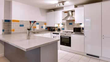 Apartment | Private kitchen | Cookware/dishes/utensils
