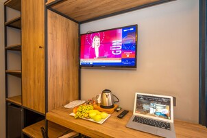 Deluxe Single Room | In-room safe, soundproofing, free WiFi, bed sheets