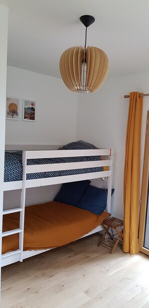 4 bedrooms, iron/ironing board, travel crib, free WiFi