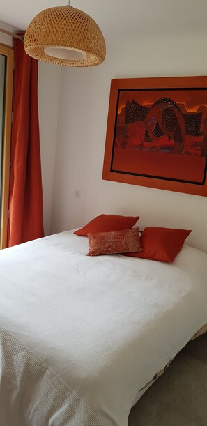 4 bedrooms, iron/ironing board, travel cot, free WiFi - Cabin in the Fontainebleau Forest (Le Vaudoué)