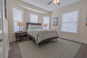 3 Schlafzimmer, Schreibtisch, Bügeleisen/Bügelbrett, WLAN