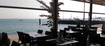 Direttamente Sulla Spiaggia con Terrazza Vista Lago