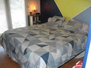4 bedrooms, iron/ironing board, free WiFi, wheelchair access