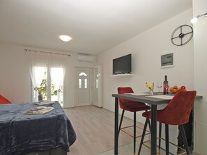 Dining - Apartment 2091/39119 (Istria - Pula), 750m from the beach (Pula)