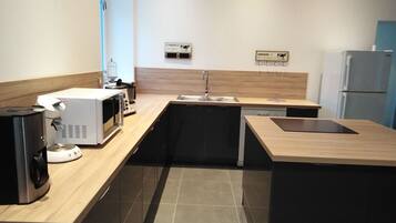 Réfrigérateur, micro-ondes, lave-vaisselle