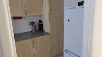 Apartment | Private kitchen | Electric kettle, toaster, cookware/dishes/utensils, dining tables