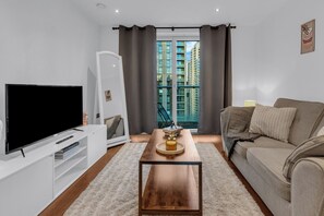 Superior Apartment, 1 Bedroom | Living area - MySquare Apartments Canary Wharf (London)