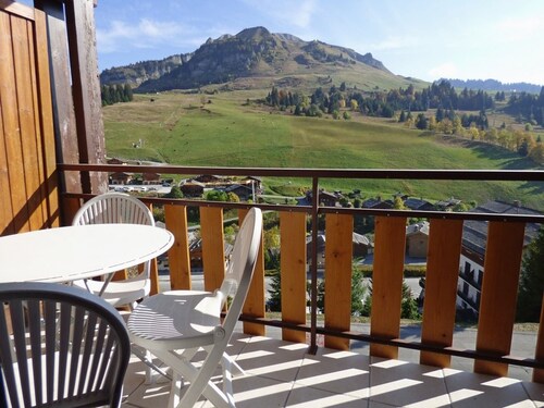 Bright Savoyard studio with south-facing balcony