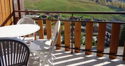 Bright Savoyard studio with south-facing balcony