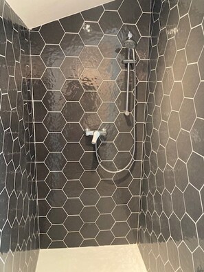 Dusche, Seife, Toilettenpapier