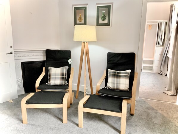 Cottage | Living area | Flat-screen TV - BookedUK - Large Cosy Cottage (Stansted)