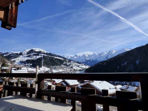 Property grounds - Cozy Studio + Cabin - 27m² - Sleeps 4 - South-Facing Balcony - Near Shops and Ski Lifts (Le Grand-Bornand)