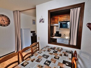 Dining - Bright Savoyard 3-Room Apartment - 52m² - Sleeps 7 - Near Center & Ski Lifts (Le Grand-Bornand)