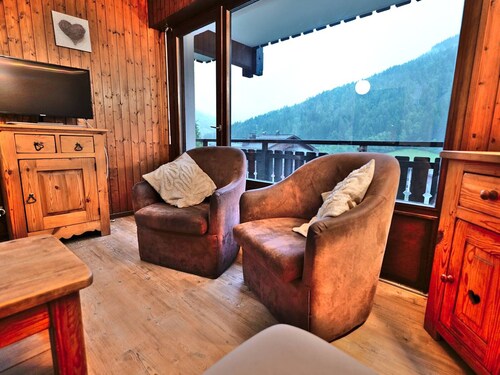 Bright Savoyard 3-Room Apartment - 52m² - Sleeps 7 - Near Center & Ski Lifts