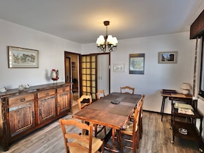 Dining - Bright ski apartment for 6 - Large balcony, village center (Le Grand-Bornand)