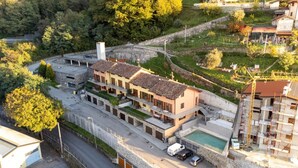 A multi-story building with a courtyard, a swimming pool, and a parking area. - FOREVER by Design Studio (Bellano)