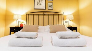 1 bedroom, iron/ironing board, travel crib, WiFi - FOREVER by Design Studio (Bellano)
