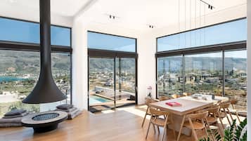Penthouse Luxe | Coin séjour | Cheminée