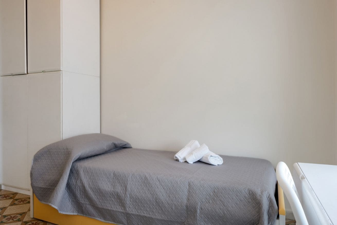 2 bedrooms, iron/ironing board, WiFi