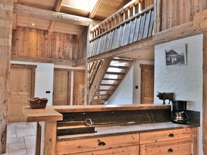 Interior - Luxury 6-Room Chalet: Ski-In/Ski-Out, Sauna, Jacuzzi, Fitness - Sleeps 14 (Le Grand-Bornand)