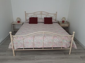 2 chambres, bureau, fer et planche à repasser, Wi-Fi gratuit