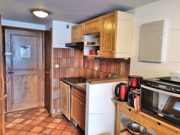 Réfrigérateur, micro-ondes, four, lave-vaisselle