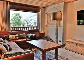 Televisie en een open haard