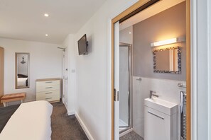 Ferienhaus | Badezimmer | Dusche, Handtücher