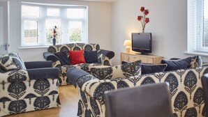 House | Living area - Baye view (Whitby)