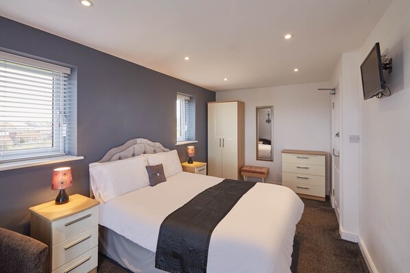 House | 2 bedrooms, individually decorated, individually furnished