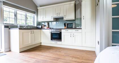 1 Bed Studio in Two Dales, Near Matlock & Bakewell