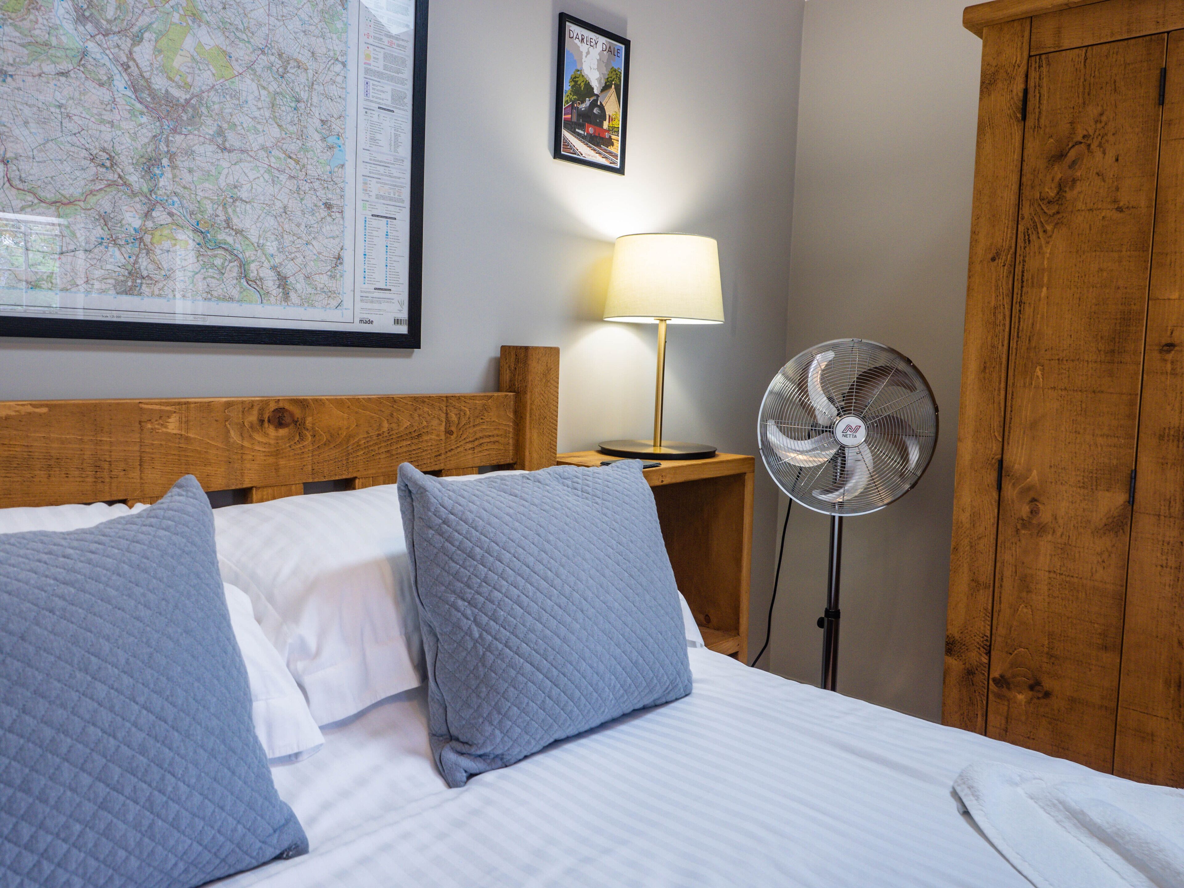 1 غرفة نوم ومكواة/لوح كي وواي فاي مجانًا وملاءات أسرّة