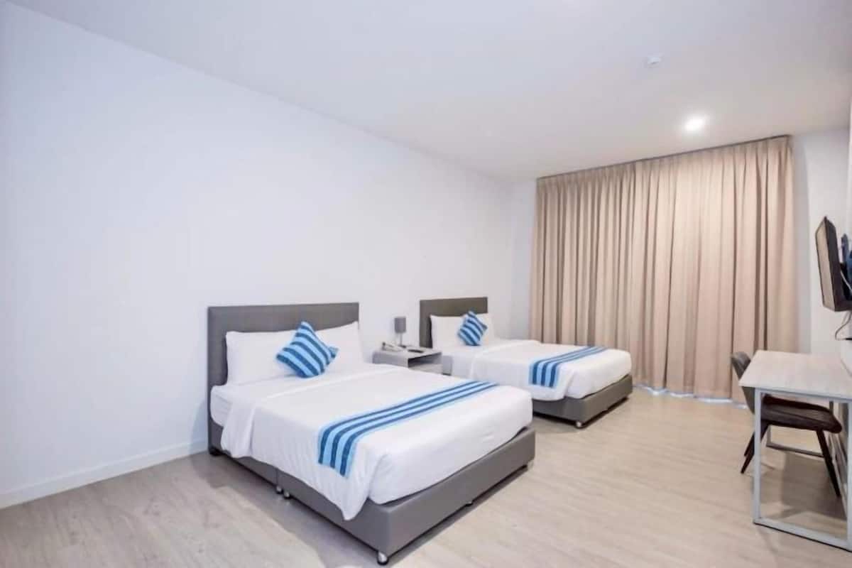1 Schlafzimmer, Minibar, Schreibtisch, laptopgeeigneter Arbeitsplatz