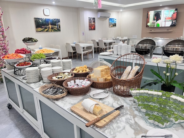 Petit déjeuner buffet compris tous les jours