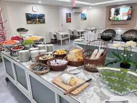 Free daily buffet breakfast