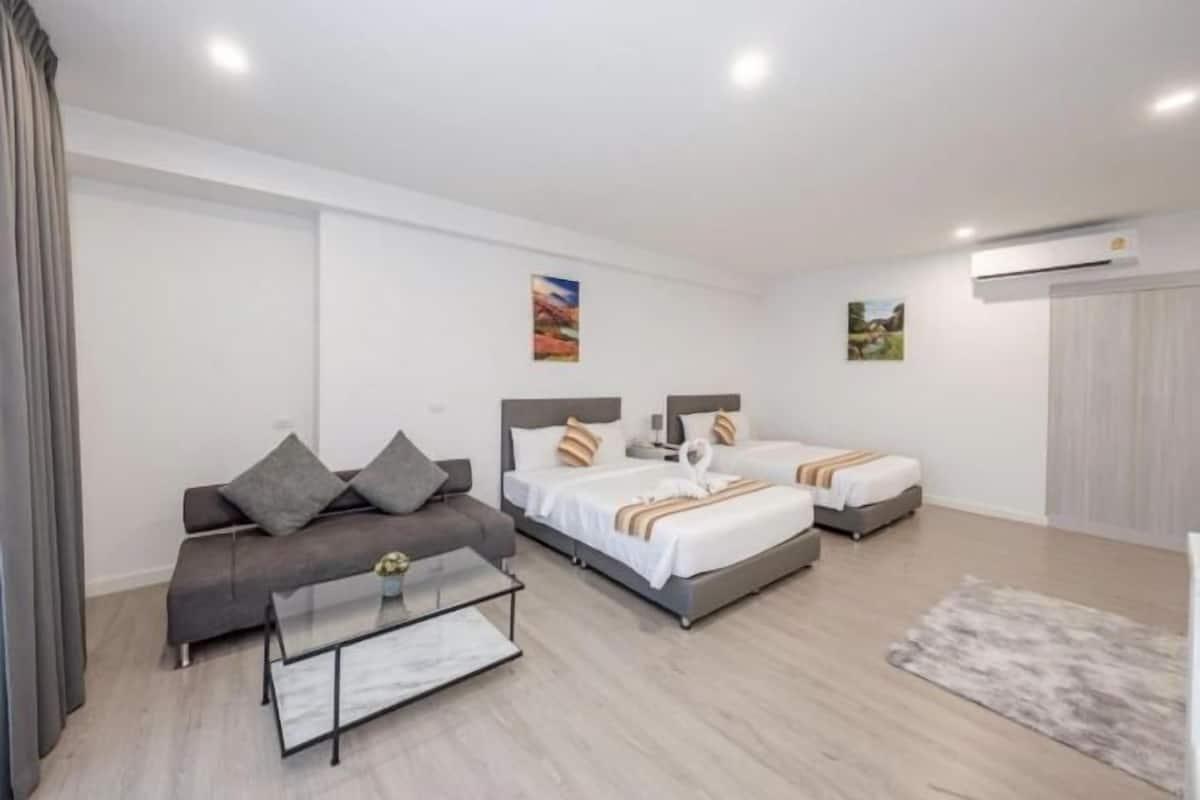 1 Schlafzimmer, Minibar, Schreibtisch, laptopgeeigneter Arbeitsplatz