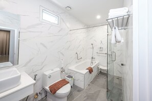 Presidential Studio Suite, 1 King Bed, Non Smoking, Private Bathroom | Bathroom | Shower, free toiletries, hair dryer, slippers - GRAND PA Hotel&Resort Lamphun Chiang Mai (Lamphun)