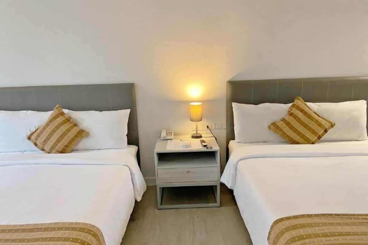 1 Schlafzimmer, Minibar, Schreibtisch, laptopgeeigneter Arbeitsplatz