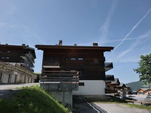 Exterior - Ski-In/Out Studio - Sleeps 4 - Garage - Close to ESF & Chairlift - West-Facing Balcony (Le Grand-Bornand)