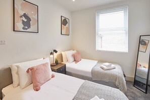House | 4 bedrooms, individually decorated, individually furnished