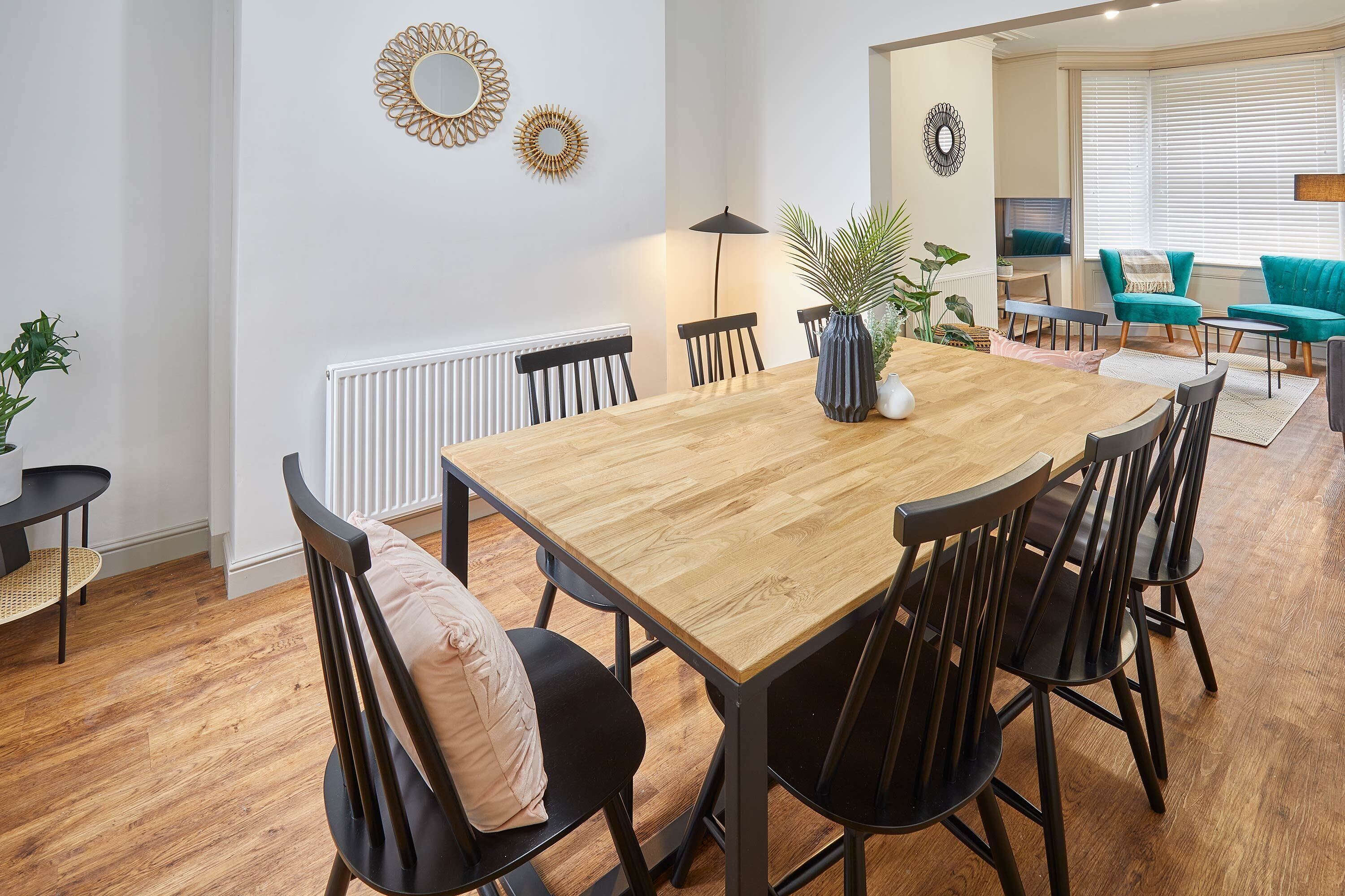 تناول الطعام داخل الغرفة