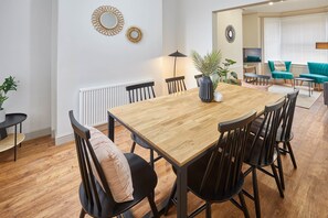 House | In-room dining