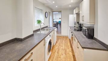 Casa | Cucina privata | Frigorifero, microonde, forno, piano cottura