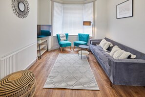 House | Living area | 32-inch flat-screen TV with digital channels, TV