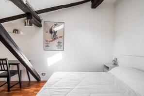 Condo | 1 quarto, escrivaninha, Wi-Fi de cortesia, roupa de cama