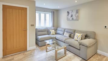 House | Living area | 32-inch flat-screen TV with digital channels, TV